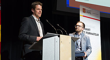 Le prix Jacques-LeBlanc de l’Association des chercheuses et chercheurs étudiant à la Faculté de médecine a été décerné au professeur Jean-Sébastien Roy, professeur titulaire au Département de réadaptation