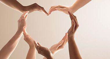 Mains en forme de coeur