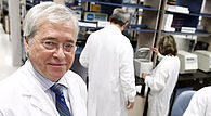 Yves Fradet, médecin, chirurgien, urologue-oncologue, chercheur en immunologie et professeur titulaire au Département de chirurgie de la Faculté de médecine