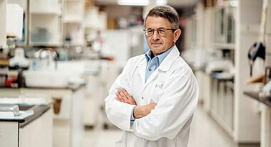 Guy Boivin, médecin-infectiologue, professeur à la Faculté de médecine, chercheur au Centre de recherche du CHU de Québec – Université Laval, et codirecteur du Laboratoire international associé RespiVir