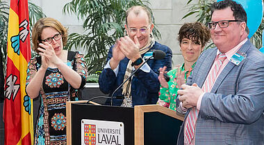 Quatre membres du projet CAP-Rétablissement du Centre de recherche CERVO: Catherine Lehoux, de l'École de psychologie, Marc-André Roy, de la Faculté de médecine, Marie-France Demers, de la Faculté de pharmacie, et Luc Vigneault, patient partenaire.