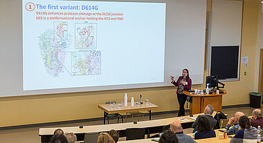 Présentation de la conférencière Sophie Gobeil, Ph. D., professeure adjointe au Département de biochimie, de microbiologie et de bio-informatique de l’Université Laval — Institut de biologie intégrative et des systèmes